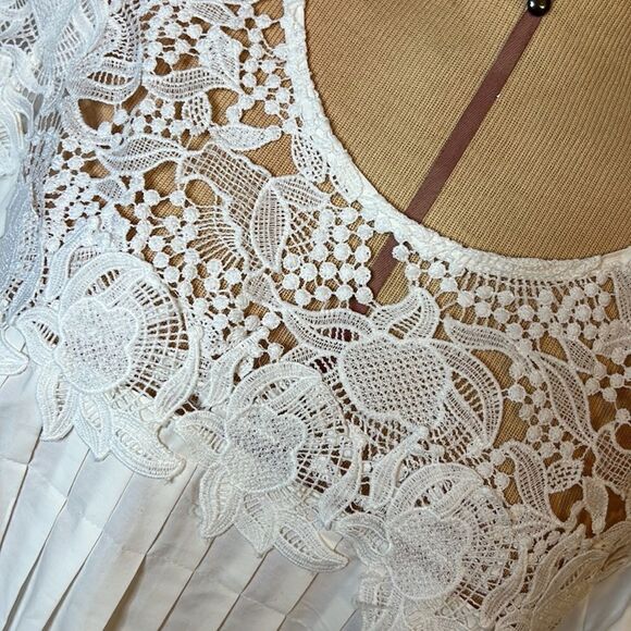 NWT Juliette Pleated a white Blouse with Lace Trim - Size Small - Picture 10 of 14